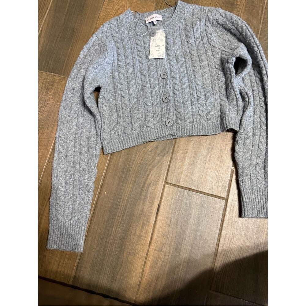 Willow & Wind Cropped Cable-Knit Cardigan in Gray